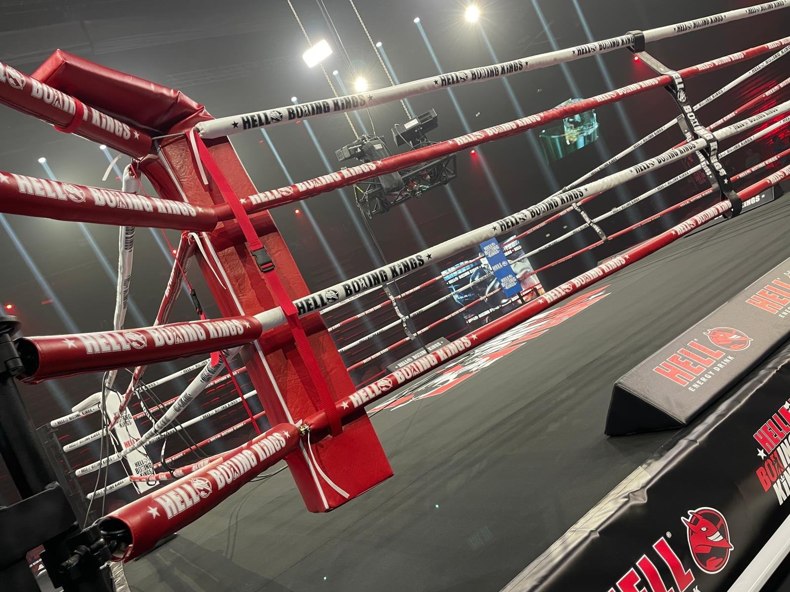 Hell Boxing Kings — Printed ropes, competition ring