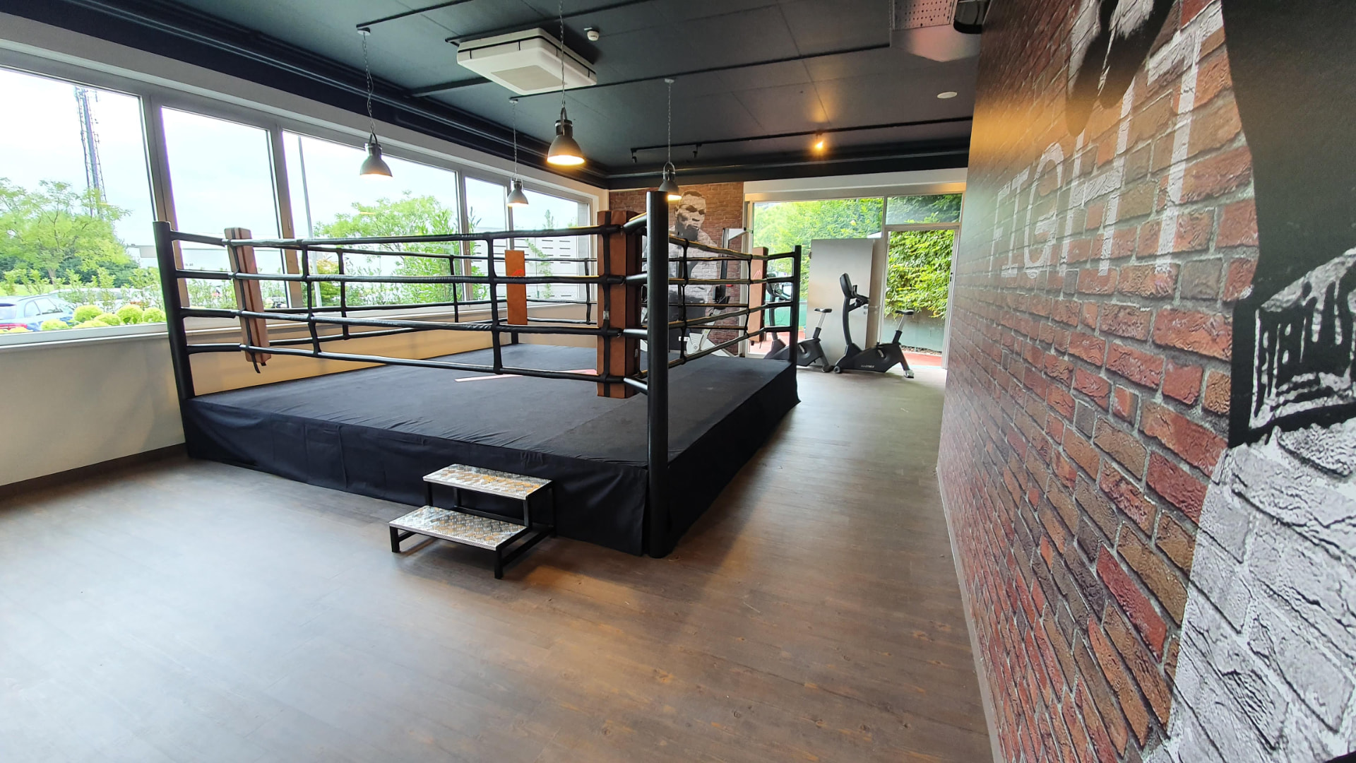 Boxing ring — Club studio