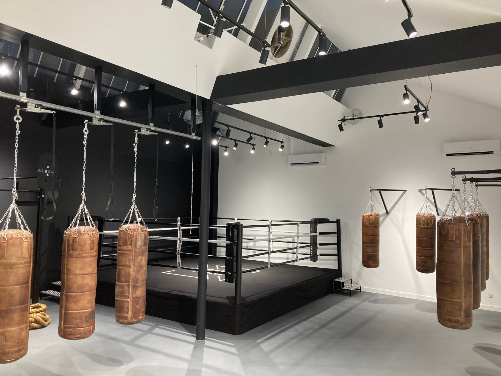 Boxing ring — Club studio