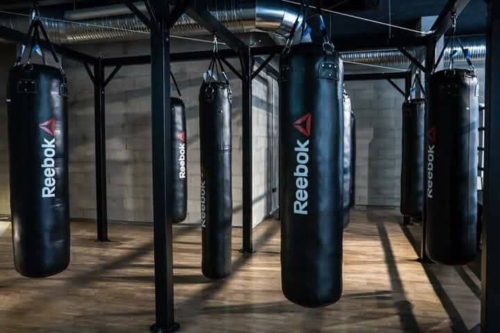 Heavy-bag rig — Training gym