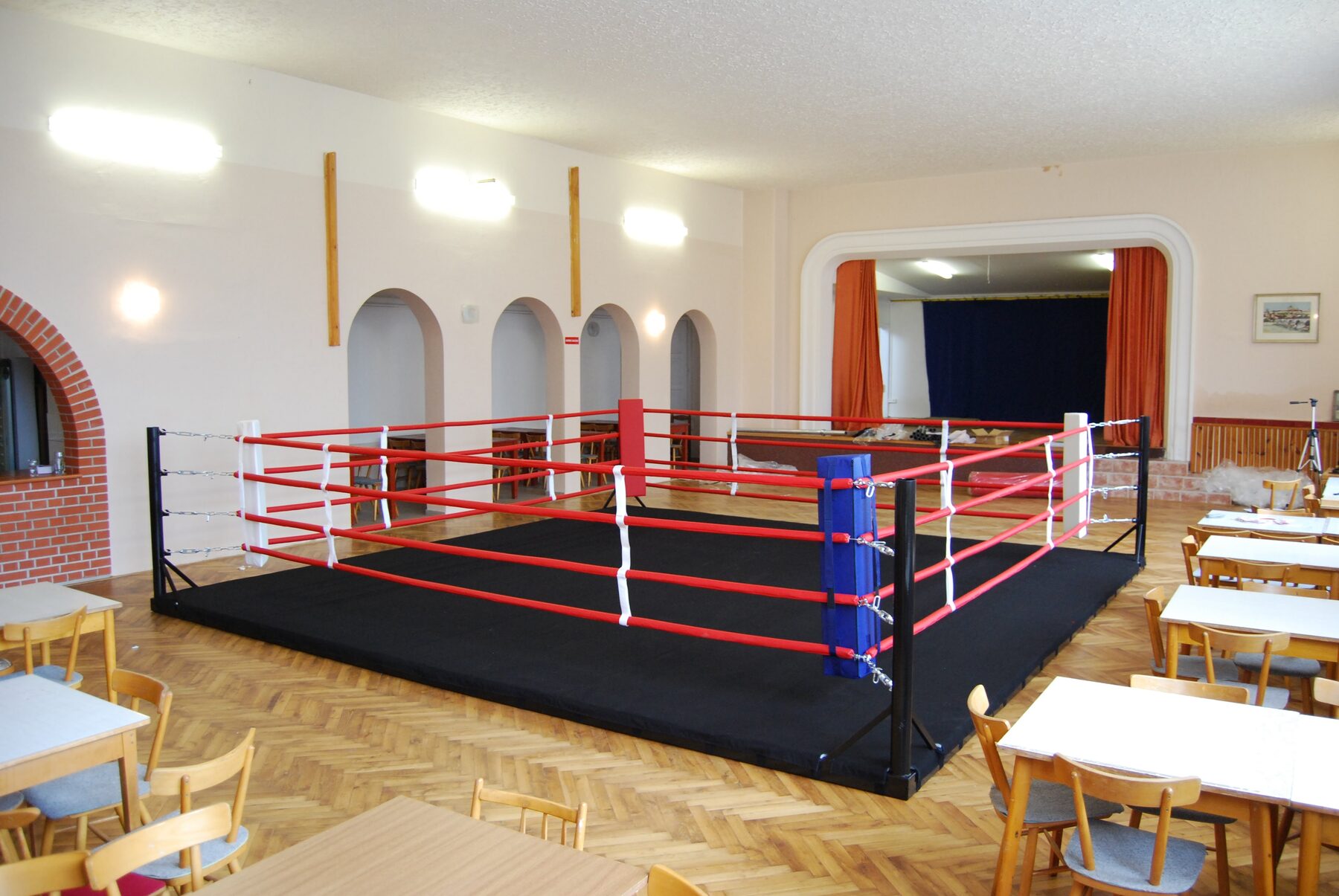 Boxing ring — Club installation