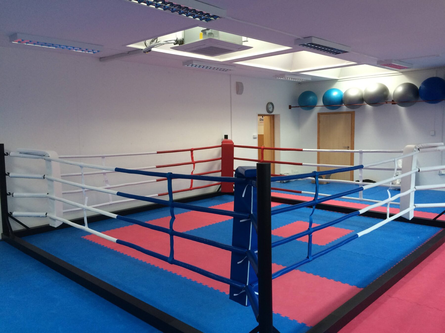 Boxing ring — Club installation